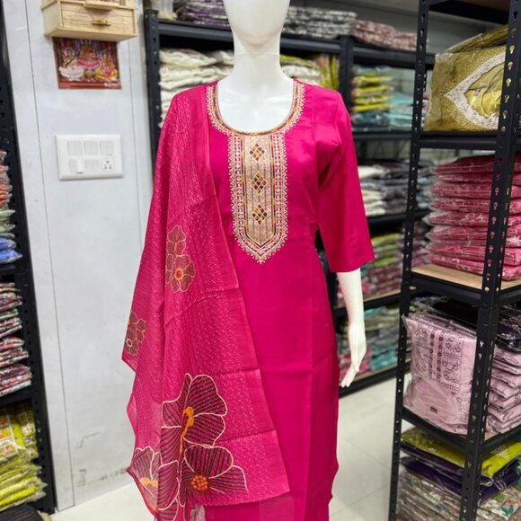 Salwar Suit - Picture 5 of 11